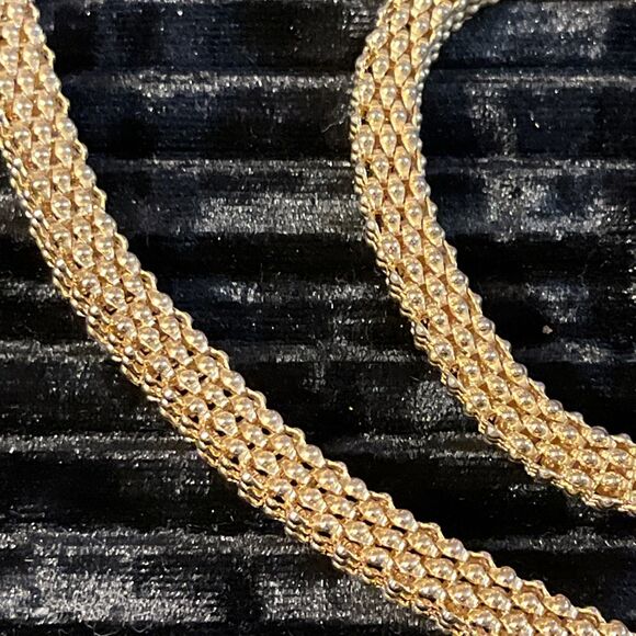 Vintage Chunky Goldtone Mesh Chain Magnetic Front Clasp Necklace & Bracelet Set - Picture 4 of 12